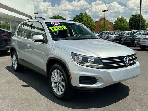 Used 2017 Volkswagen Tiguan Limited FWD image 2
