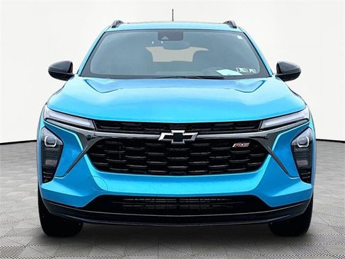 Used 2025 Chevrolet Trax RS w/ Sunroof Package image 2