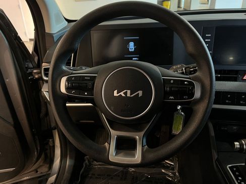 Used 2025 Kia Sportage LX image 28