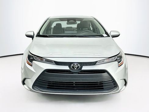 Used 2025 Toyota Corolla LE FWD image 2