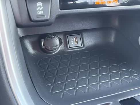 Used 2025 Toyota RAV4 LE AWD/4WD image 31