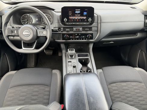 Used 2025 Nissan Pathfinder S FWD image 10