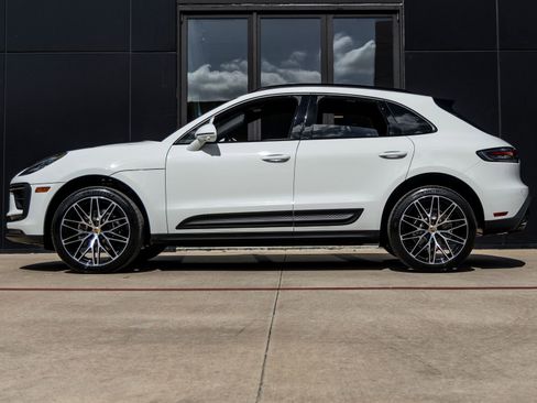 Certified 2026 Porsche Macan AWD/4WD image 2