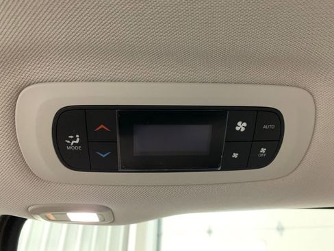 Used 2020 Chrysler Pacifica Limited w/ Tire & Wheel Group image 21