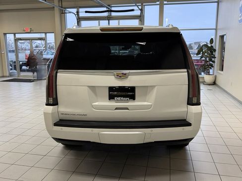 Used 2017 Cadillac Escalade Premium Luxury image 5