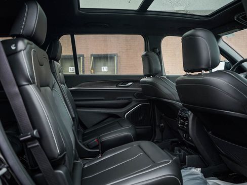 New 2026 Jeep Grand Cherokee L Limited image 13