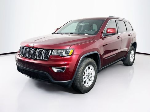 Used 2018 Jeep Grand Cherokee Laredo AWD/4WD image 3