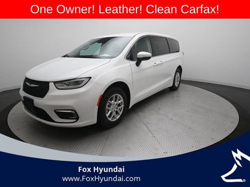 Used 2023 Chrysler Pacifica Touring-L FWD image 1