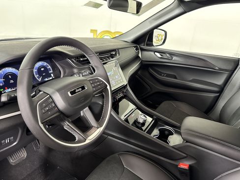 New 2025 Jeep Grand Cherokee Altitude w/ Trailer Tow Package image 27