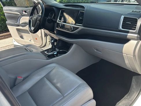 Used 2018 Toyota Highlander Limited FWD image 24