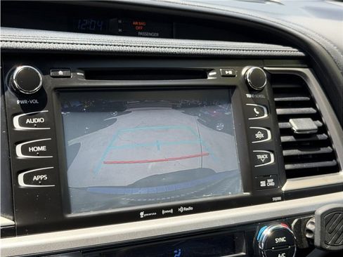 Used 2019 Toyota Highlander SE FWD image 50