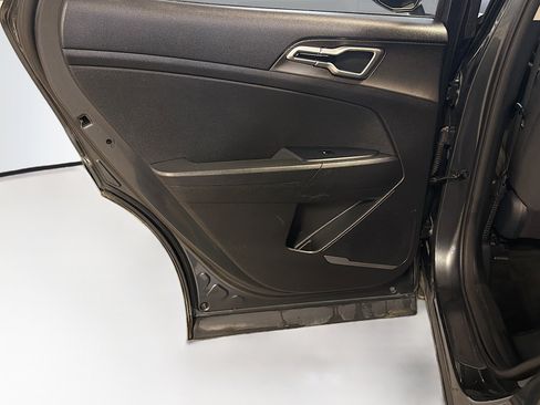 Used 2025 Kia Sportage LX image 25