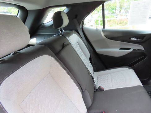 Used 2023 Chevrolet Equinox LS FWD image 32