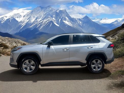 Used 2023 Toyota RAV4 LE AWD/4WD image 2