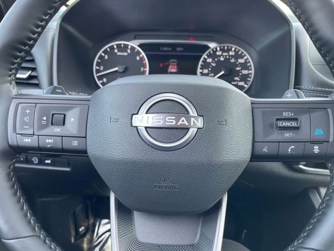 Used 2025 Nissan Rogue SV image 30