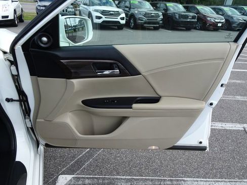 Used 2017 Honda Accord Touring image 17