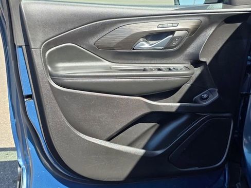 Used 2024 GMC Terrain SLT image 18