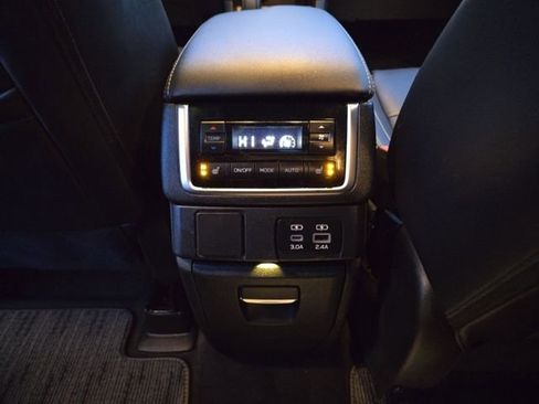 Used 2024 Subaru Ascent Limited w/ Technology Package image 16