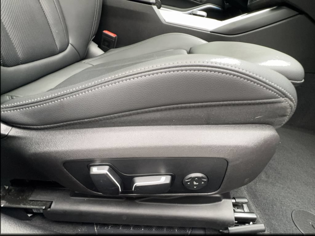 Used 2025 BMW 330i Sedan RWD image 34