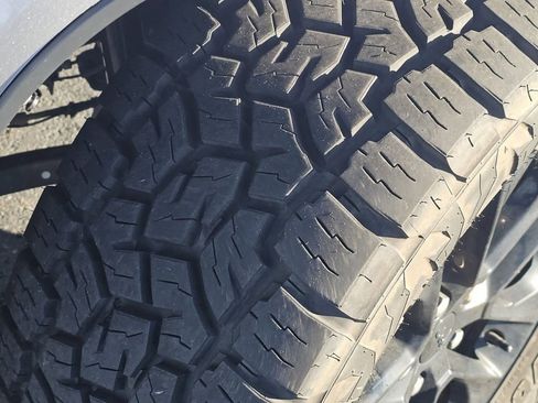 Used 2021 Jeep Gladiator Overland image 33