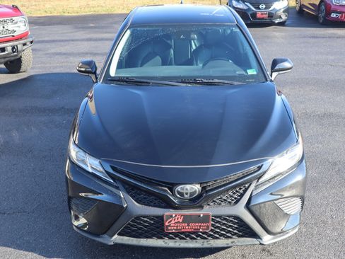 Used 2019 Toyota Camry SE image 4