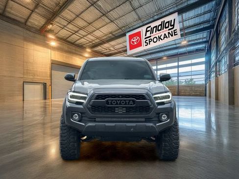 Used 2020 Toyota Tacoma TRD Off-Road w/ TRD Premium Off Road Package AWD/4WD image 2