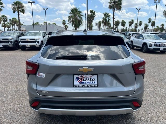 Used 2025 Chevrolet Trax LT w/ Driver Confidence Package FWD image 8