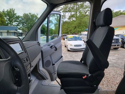 Used 2012 Mercedes-Benz Sprinter 2500 image 14