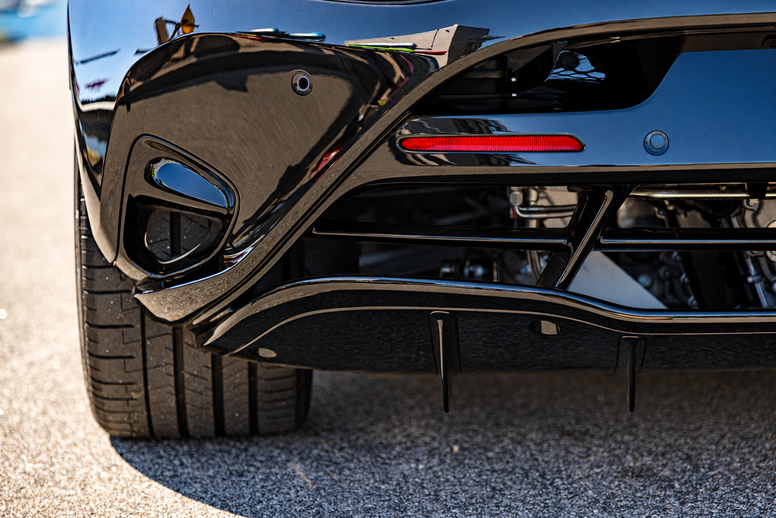 Used 2024 McLaren 750S RWD image 25
