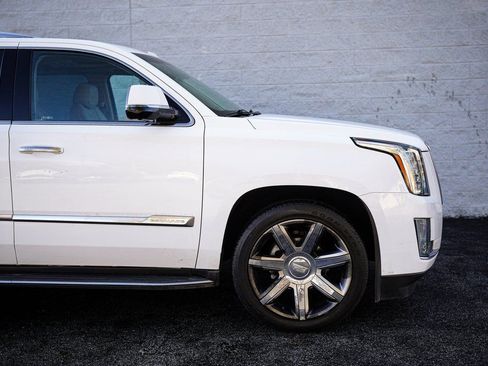 Used 2016 Cadillac Escalade Luxury image 17