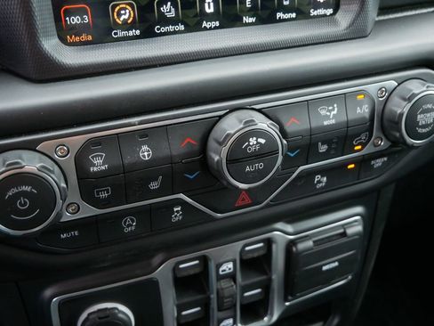 Used 2020 Jeep Wrangler Unlimited Sahara w/ Uconnect 4C Nav & Sound Group AWD/4WD image 26