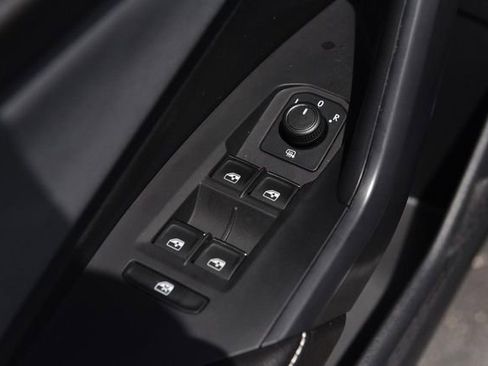 Certified 2025 Volkswagen Jetta SE w/ Sunroof Package FWD image 8