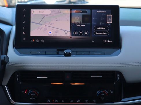 Used 2025 Nissan Rogue SL image 11