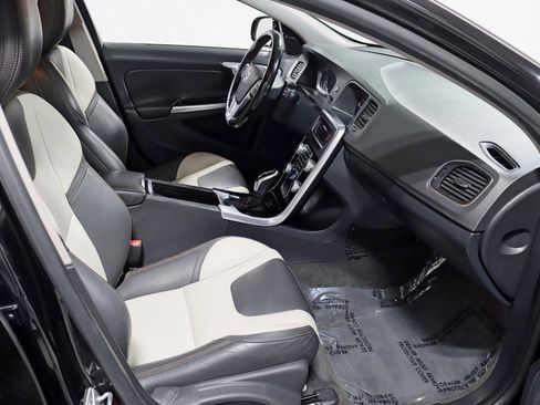 Used 2018 Volvo V60 T5 Cross Country w/ Convenience Package AWD/4WD image 30