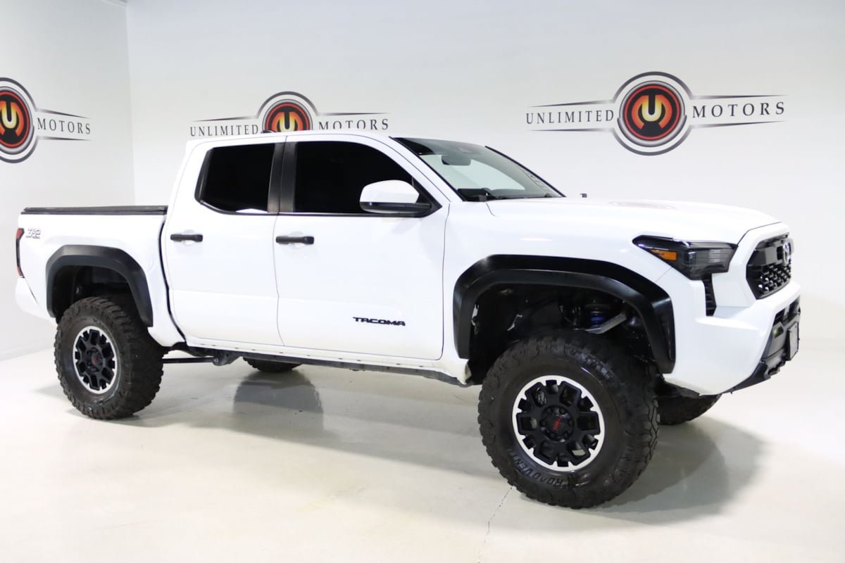 Used 2024 Toyota Tacoma TRD Off-Road AWD/4WD image 6