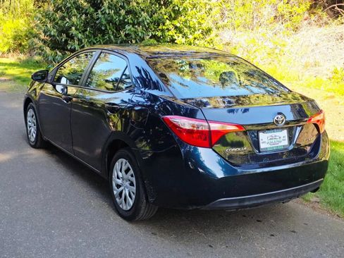 Used 2017 Toyota Corolla LE w/ Carpet Mat Package (TMS) FWD image 3