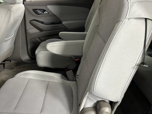 Used 2020 Chevrolet Traverse LT FWD image 17