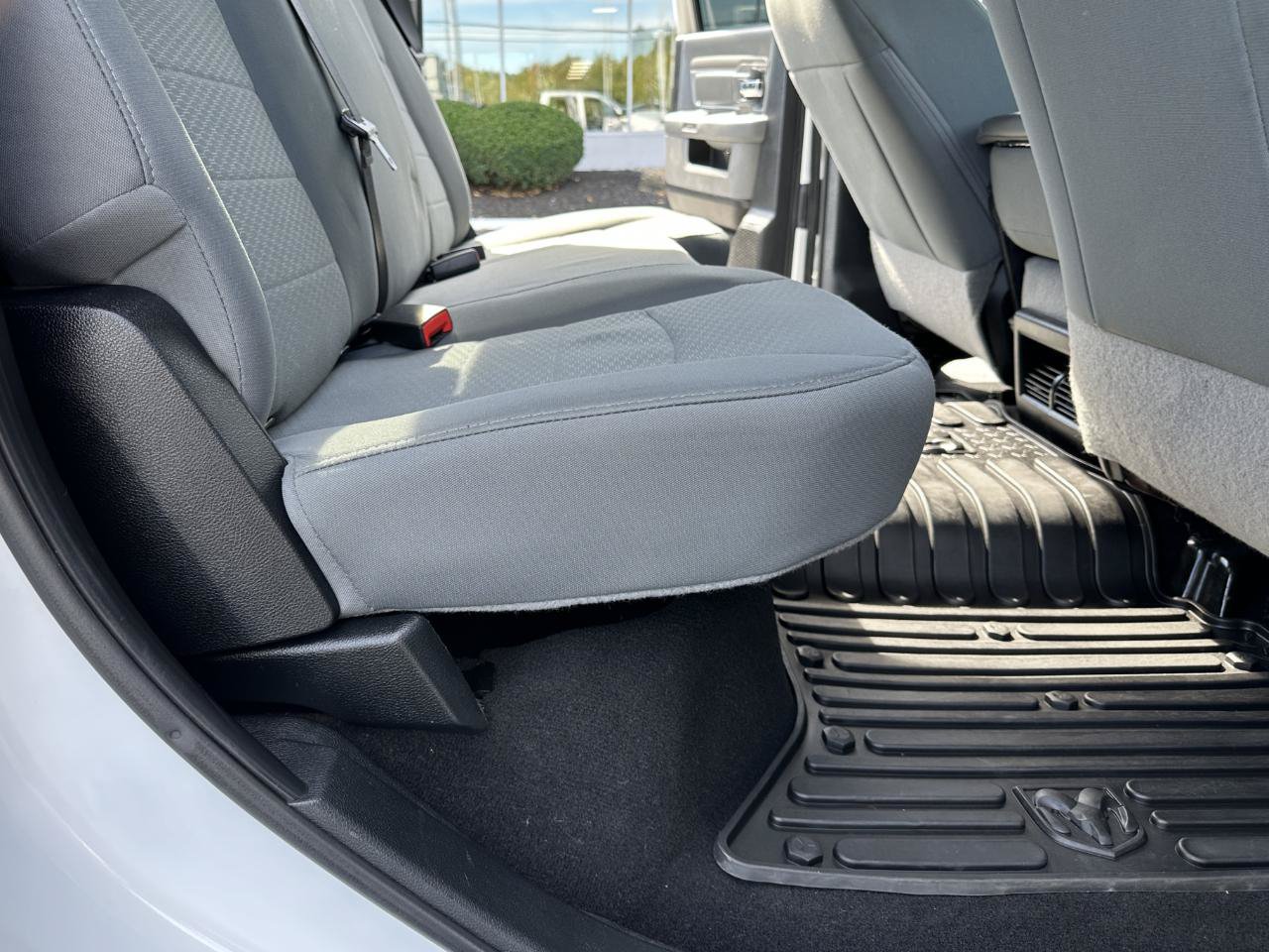 Used 2018 RAM 1500 SLT AWD/4WD image 37