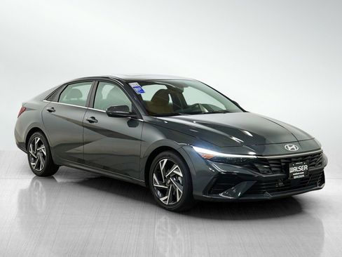 Used 2025 Hyundai Elantra SEL image 7