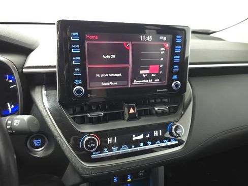 Used 2022 Toyota Corolla Cross XLE image 25