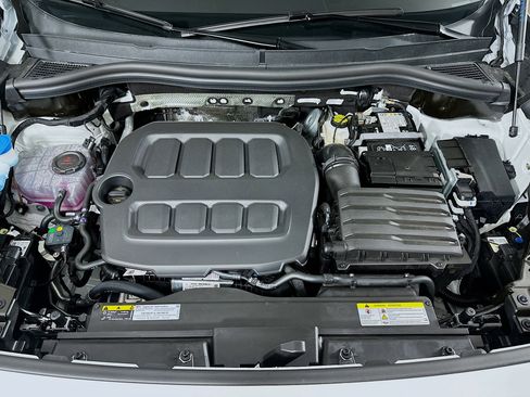 New 2025 Volkswagen Tiguan SE image 28