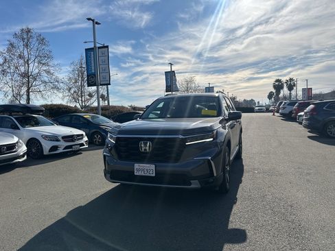 Certified 2025 Honda Pilot Elite image 1