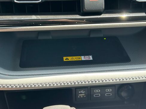 Used 2023 Toyota Highlander XLE FWD image 33