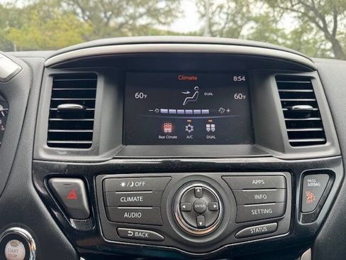 Used 2018 Nissan Pathfinder SV image 53