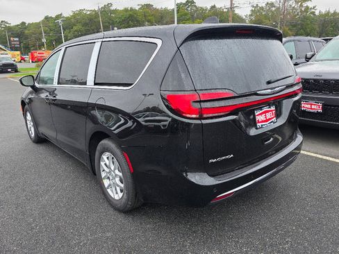 New 2026 Chrysler Pacifica Select image 10
