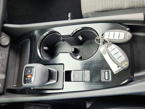 Used 2022 Nissan Rogue SV image 31