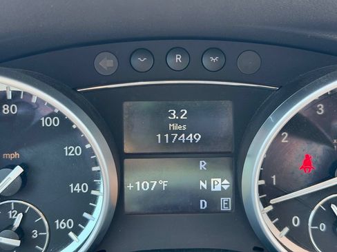 Used 2012 Mercedes-Benz R 350 4MATIC image 25