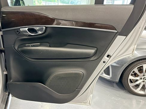 Used 2019 Volvo XC90 T5 Momentum FWD image 37