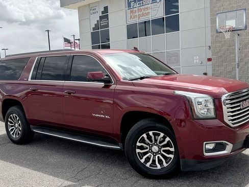 Used 2017 GMC Yukon XL SLT AWD/4WD image 2