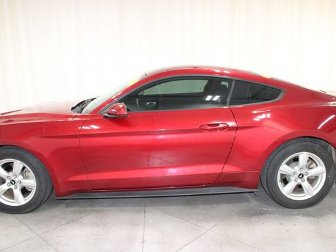 Used 2018 Ford Mustang Coupe RWD image 6